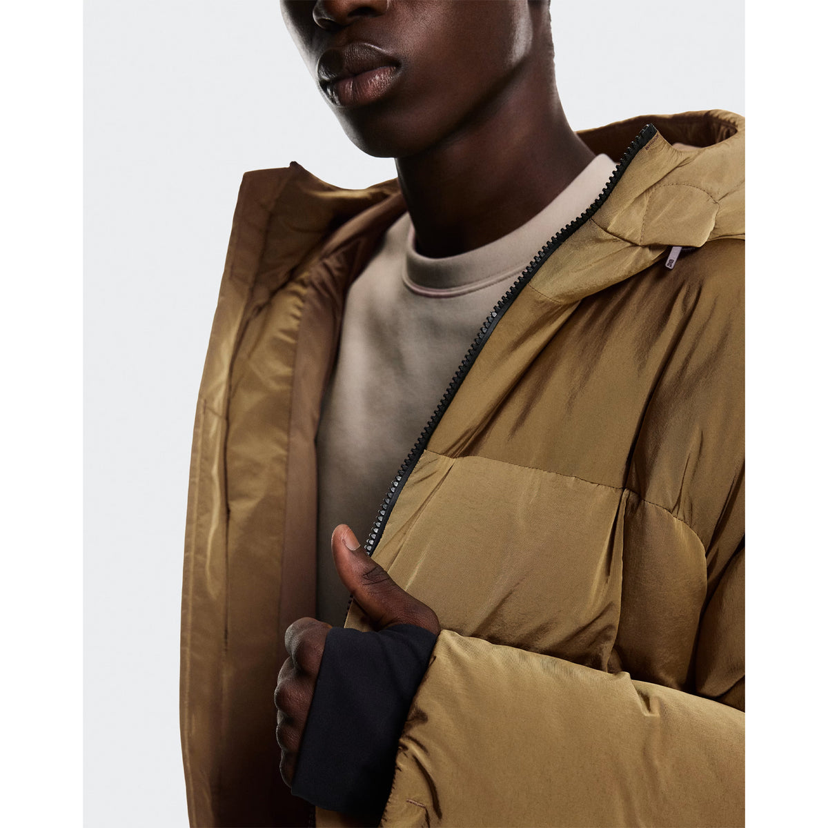 Men's All-Day Puffer Jacket Nutmeg close-up of zipper showing quality construction and hardware details