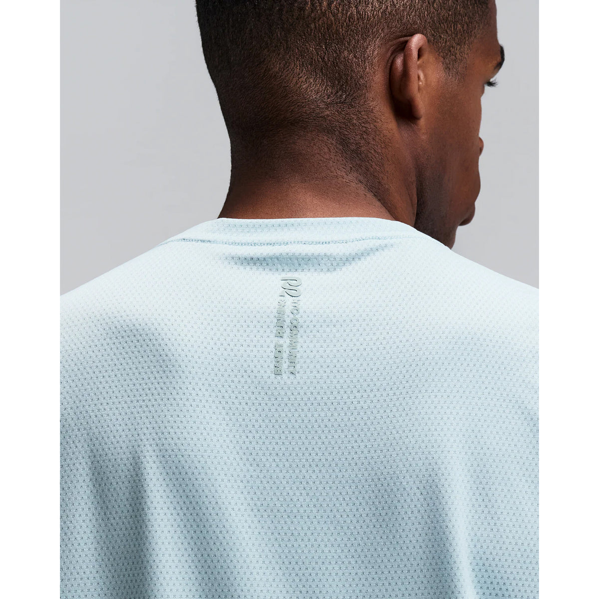 Men's Bandit Micromesh Run Tee Lagoon close-up of back showing fast-drying Micromesh fabric with sweat-wicking airflow construction for sustained running efforts