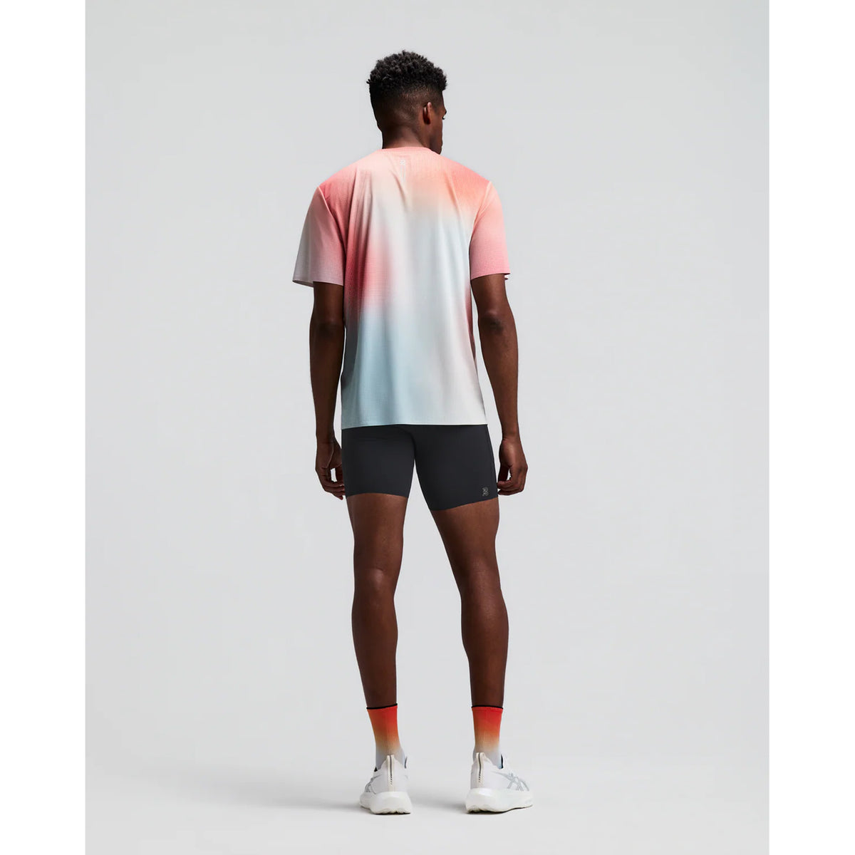 Men's Bandit Vanisher Quarter Tights Anthracite back full body view on male runner showing Powermesh back panel with gel pockets, tee loop and GripDot laser-cut hems for long-distance running