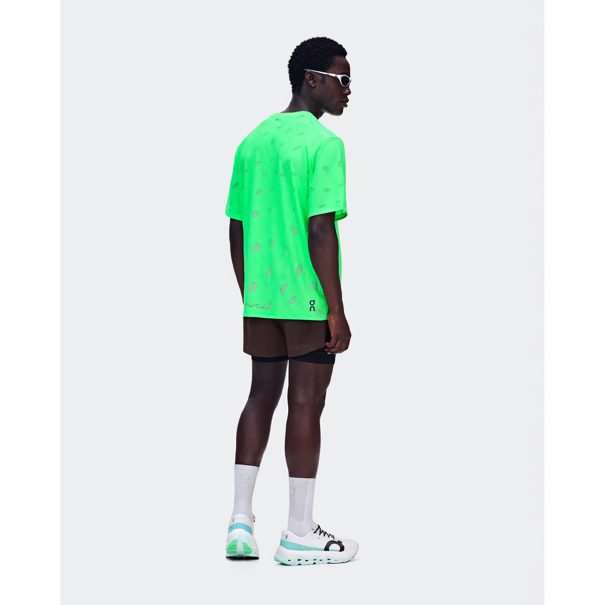 Men's On Zero-T Breathe Verdite back full body view on male runner showing reflective detailing with minimalist jacquard construction and On DryTec quick-drying fabric for training runs