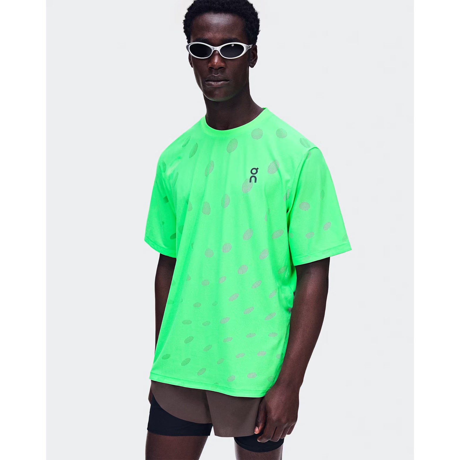 Men's On Zero-T Breathe Verdite front view on male runner showing ultralight DryTec breathable jacquard construction with distraction-free fit for training runs