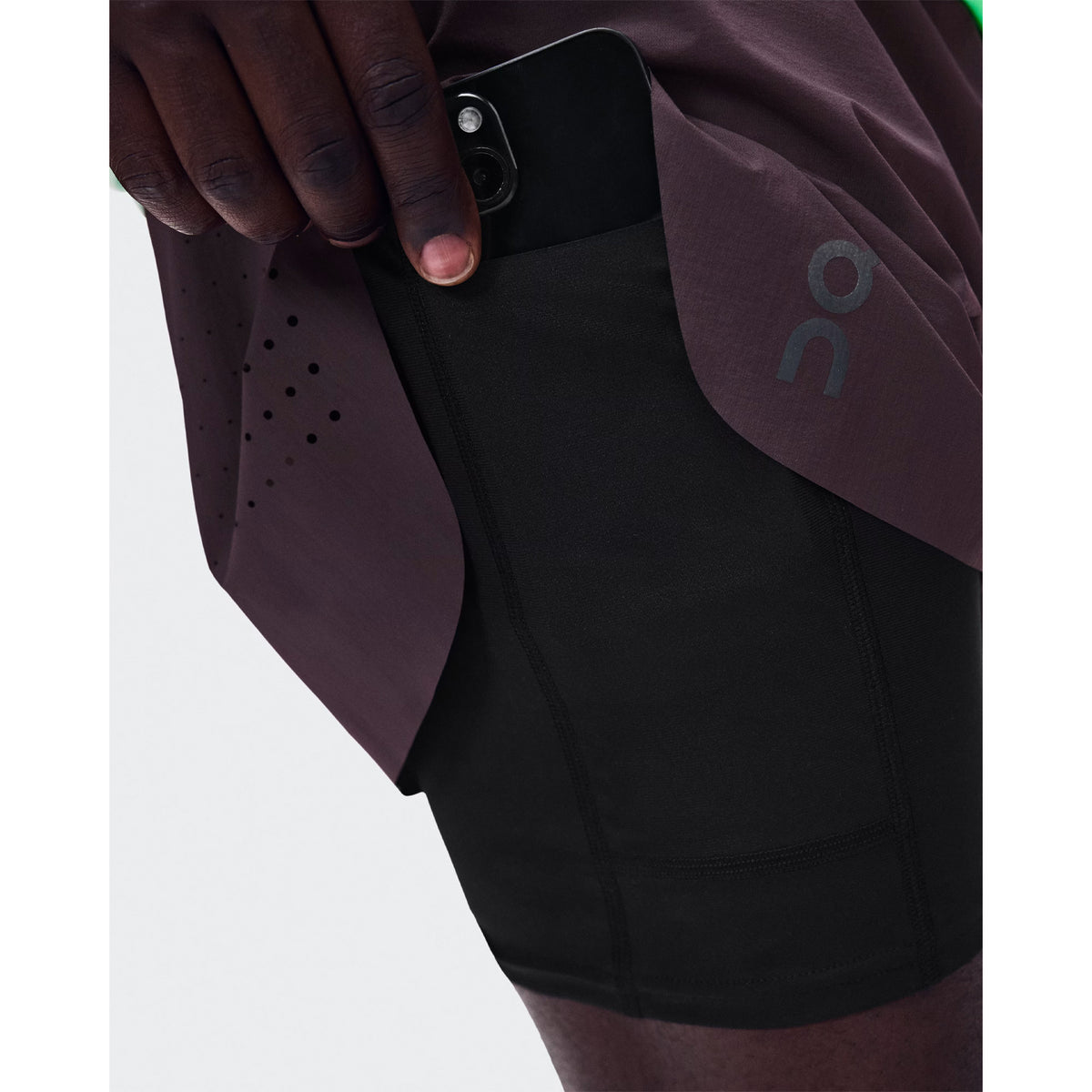 Men's On Zero 2-in-1 Shorts Urchin Black close-up of phone pocket showing secure 360° waistband storage with bounce-free design for distraction-free high-intensity training and racing