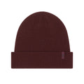 The Merino Beanie Maroon from On is crafted from merino wool and features a rich maroon color, folded brim, and a subtle rectangular side tag. Designed for outstanding temperature regulation, this beanie keeps you comfortable whether you’re running or exploring the city.