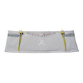Introducing the Raide UL 1L Running Belt in Stone: a light gray running belt equipped with a no-bounce suspension system, yellow elastic loops, a central snap button, a reflective strip, and a white “R” logo on the front.
