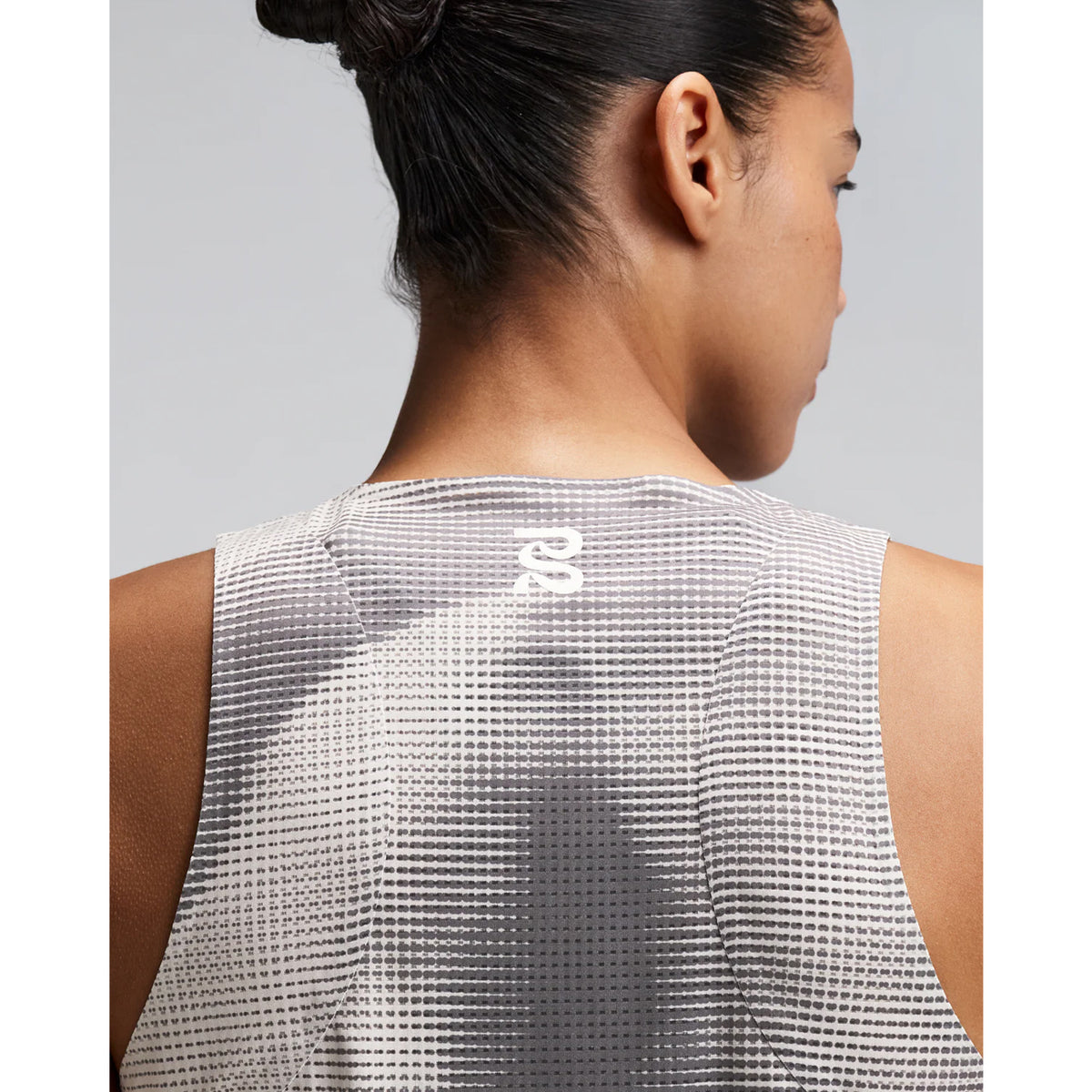 Women's Bandit GeoMesh Race Singlet Slate Plaster close-up of back showing bonded armhole and body seam construction with GeoMesh moisture-wicking quick-drying fabric for race day comfort