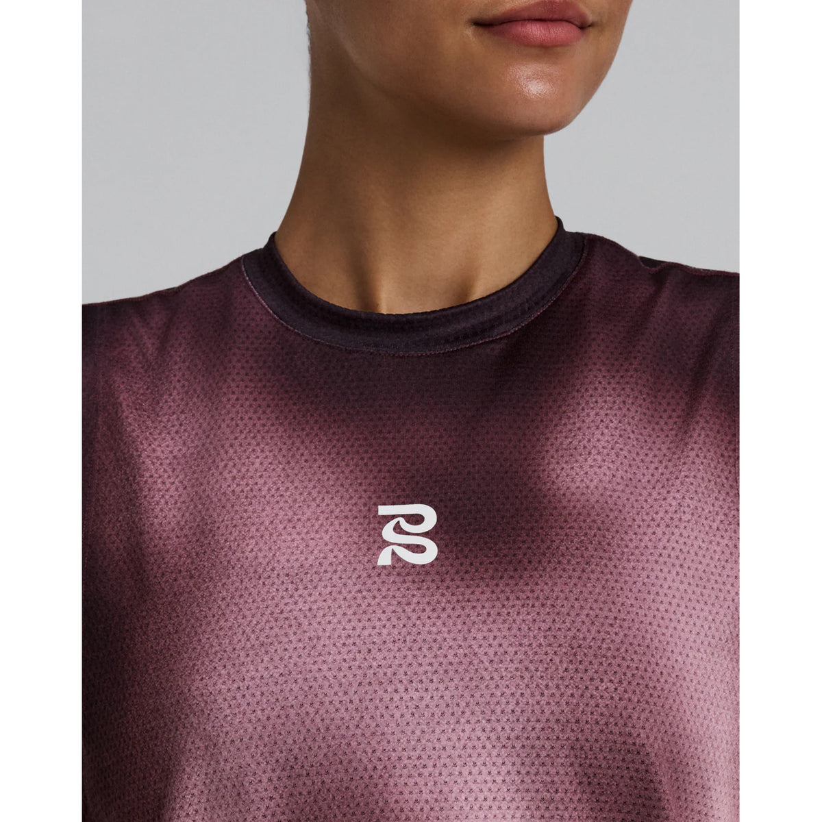 Women's Bandit Micromesh Run Tank Flow State Mahogany Multi close-up front showing logo detail on ultra-breathable quick-drying Micromesh fabric