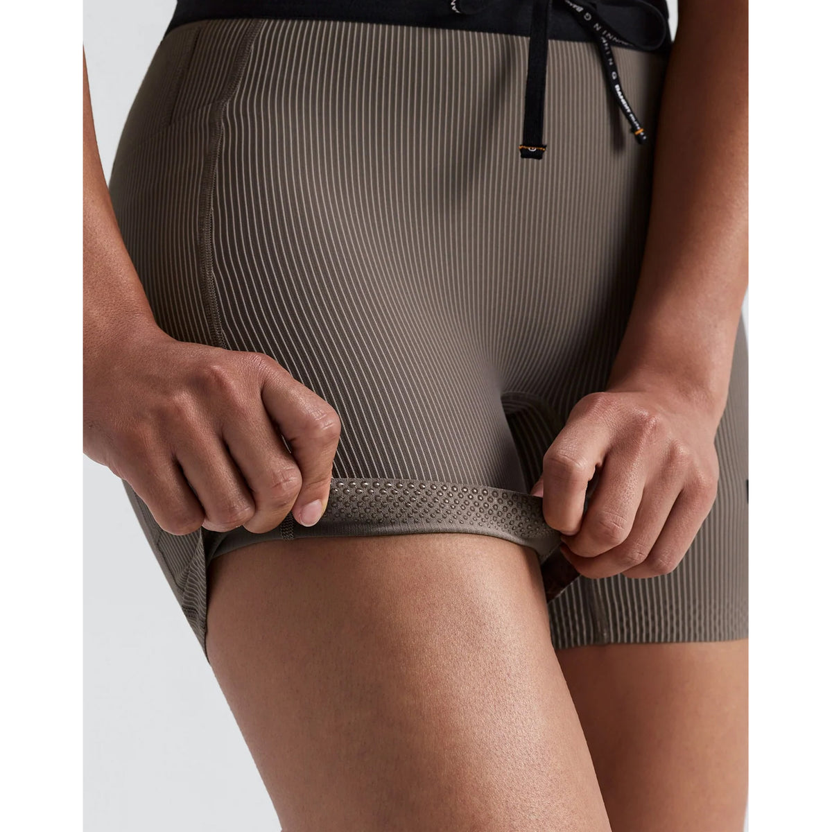 Women's Striped Cadence 5 Inch Compression Shorts Concrete Taupe / Cocoa