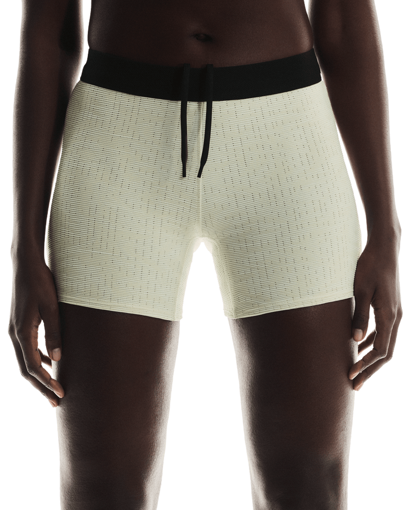 On Women's Pace Tights Short Ice - achilles heel