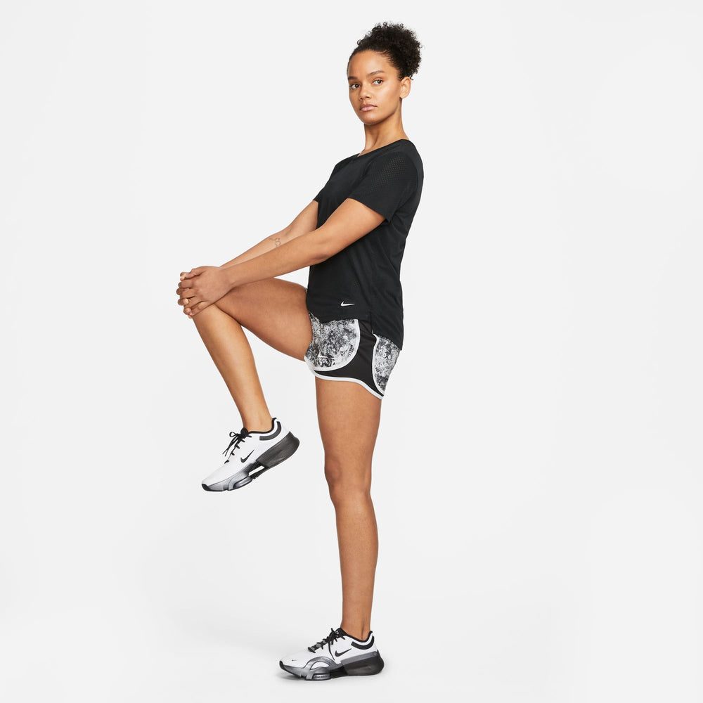 Nike Women's Dri-FIT One Breathe Tee Black / White - achilles heel