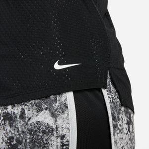 Nike Women's Dri-FIT One Breathe Tank Black / White - achilles heel