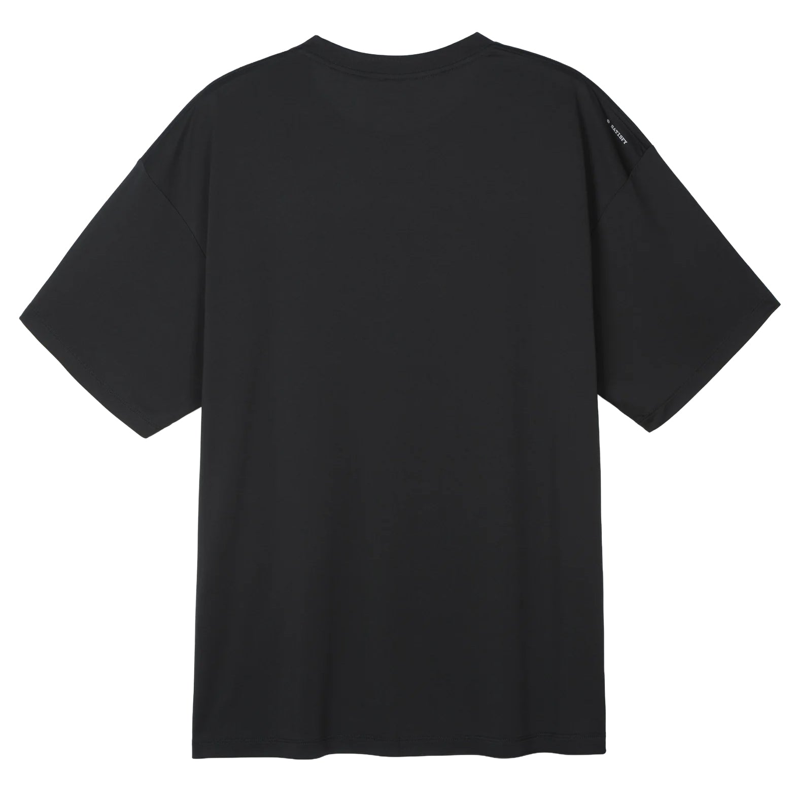Satisfy AuraLite Tee Black back view showing moisture control construction with stealth-reflective print and odour control technology
