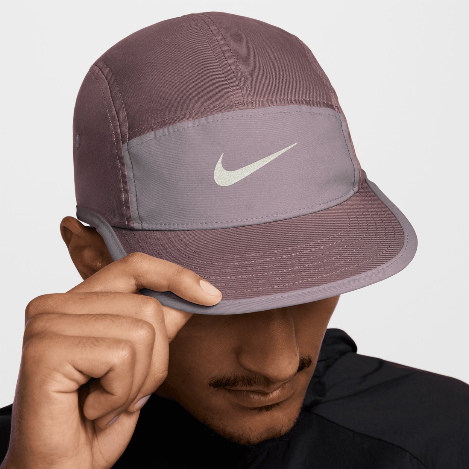Nike Fly Unstructured Swoosh Cap Tattoo LT Violet Ore Sea Glass close-up of front showing Swoosh logo with four-way stretch Dri-FIT twill fabric and unstructured 5-panel low-depth construction
