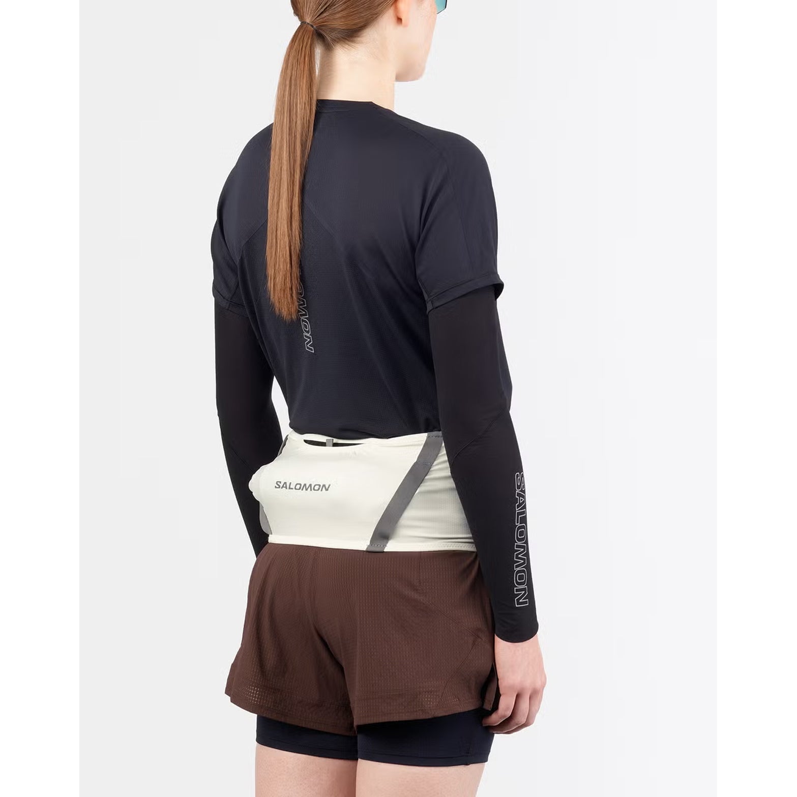 Salomon High Pulse Belt Icicle Castlerock back view on runner demonstrating secure fit and diagonal carrying straps