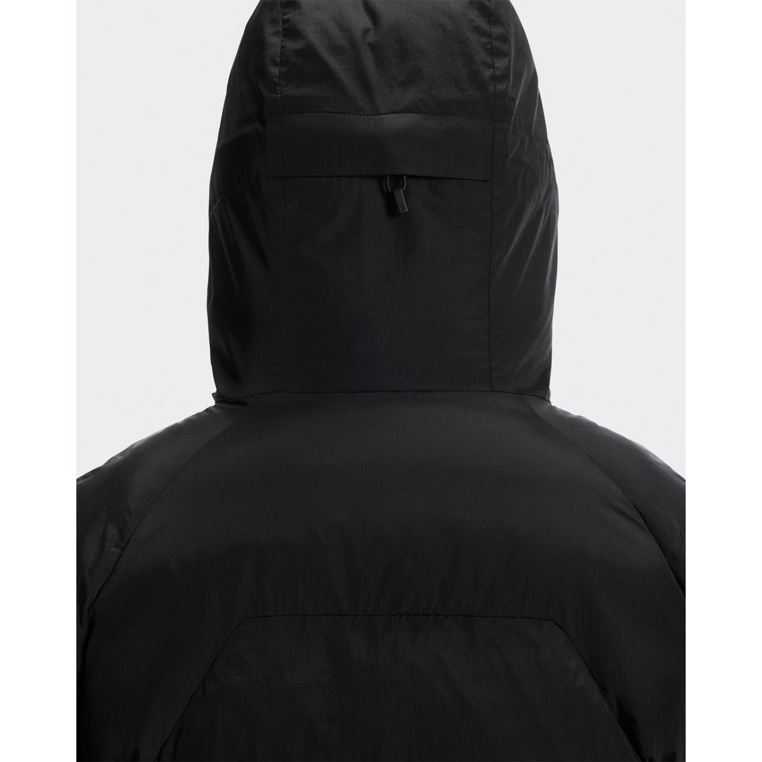 Men's All-Day Puffer Jacket Black close-up of hood and rear ventilation zippers for temperature control