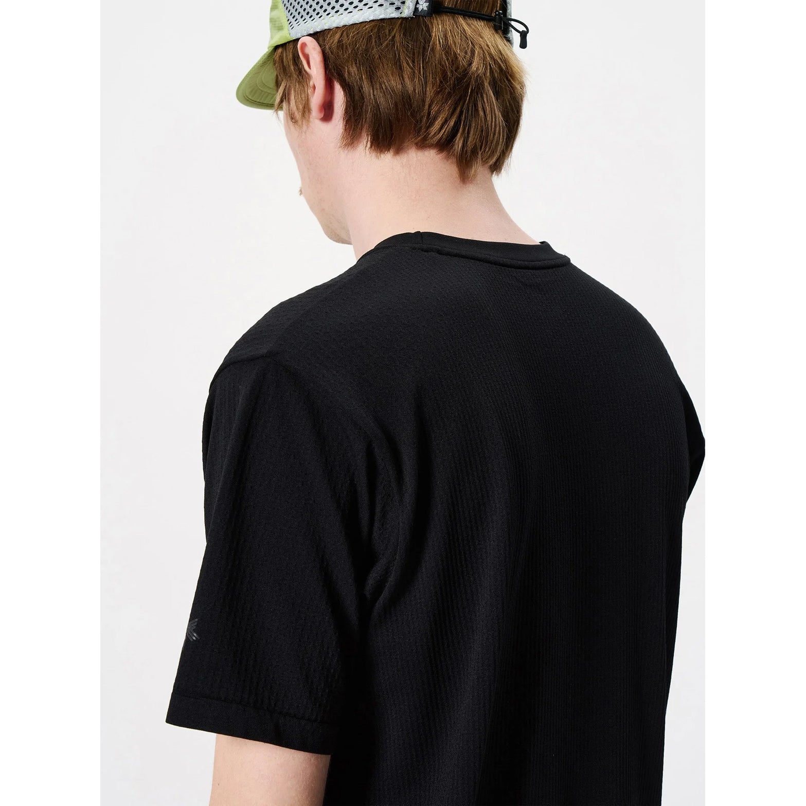 Goldwin Men's Convexity Dry Tee side close-up showing proprietary knit fabric with irregular cross-section nylon fibres and seamless tubular construction