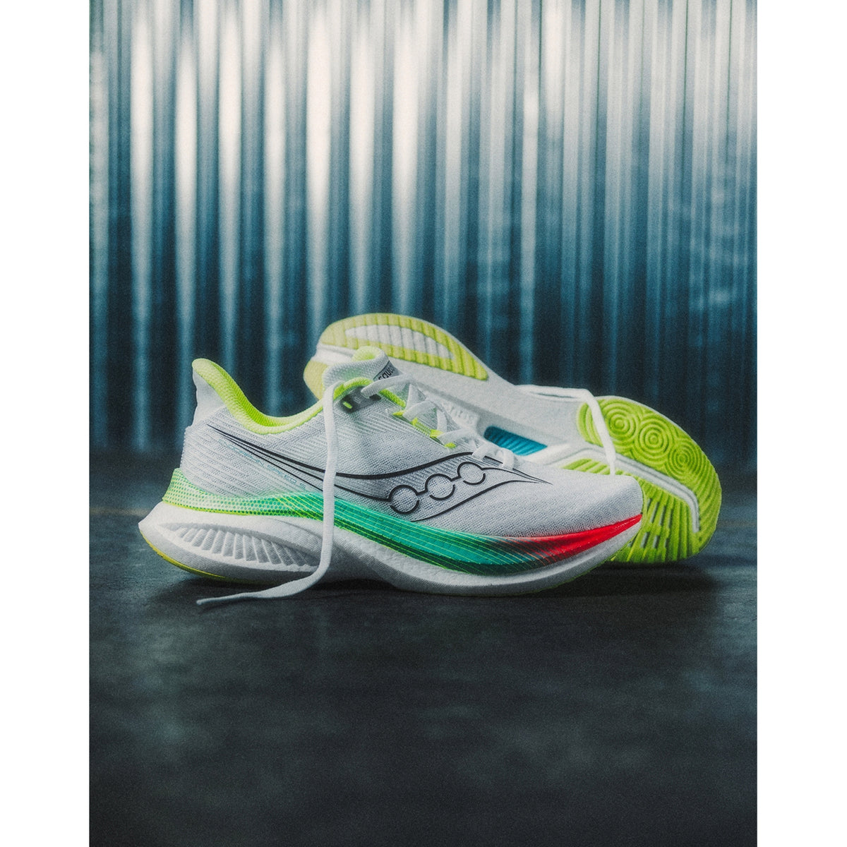 Men's Saucony Endorphin Speed 5 Running Shoes White Multi angled side view of pair showing full-length nylon plate with responsive PWRRUN PB foam and reconfigured outsole for tempo running and speed training