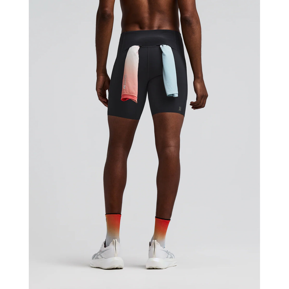 Men's Bandit Vanisher Quarter Tights Anthracite close-up of tee loop on Powermesh back panel showing secure tee tucking system for keeping layers in place during faster efforts and racing