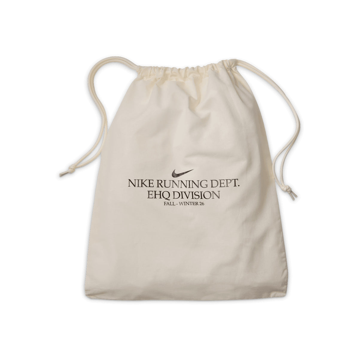 Off-white drawstring bag for Men’s Vomero Plus Running Shoes Dark Hazel / Black / Desert Khaki, featuring the text NIKE RUNNING DEPT. EHQ DIVISION FALL - WINTER 26, a swoosh logo, and details about maximal cushioning.