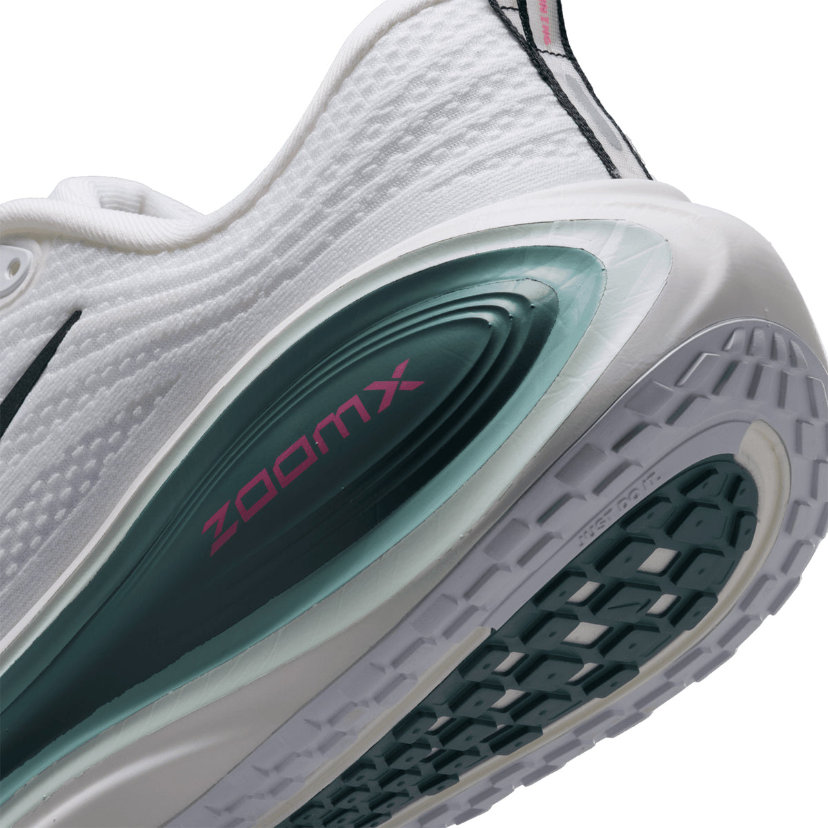 Nike Vomero Plus men's running shoe in White / Black / Mineral Slate / Hyper Pink — angled side view showing white engineered mesh upper, black and mineral slate detailing, hyper pink accent and maximal full-length ZoomX foam midsole stack