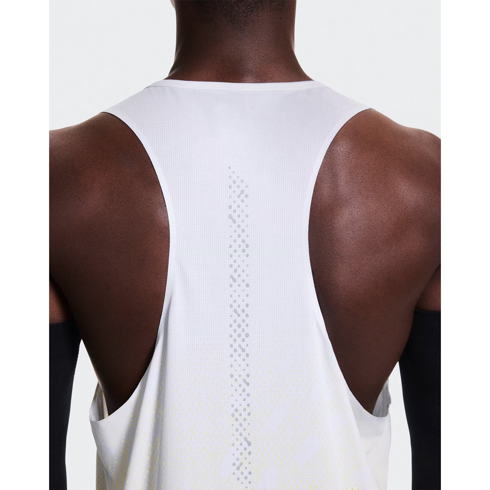 Men's On Zero Singlet White Yellow close-up of back showing reflective detail and racer-back design construction