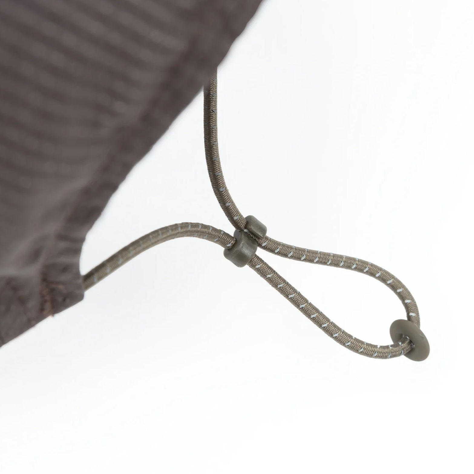 Satisfy Rippy Air Trail Cap Rocky Road showing adjustable bungee cord back strap with reflective loops for personalised fit and lightweight tensioning