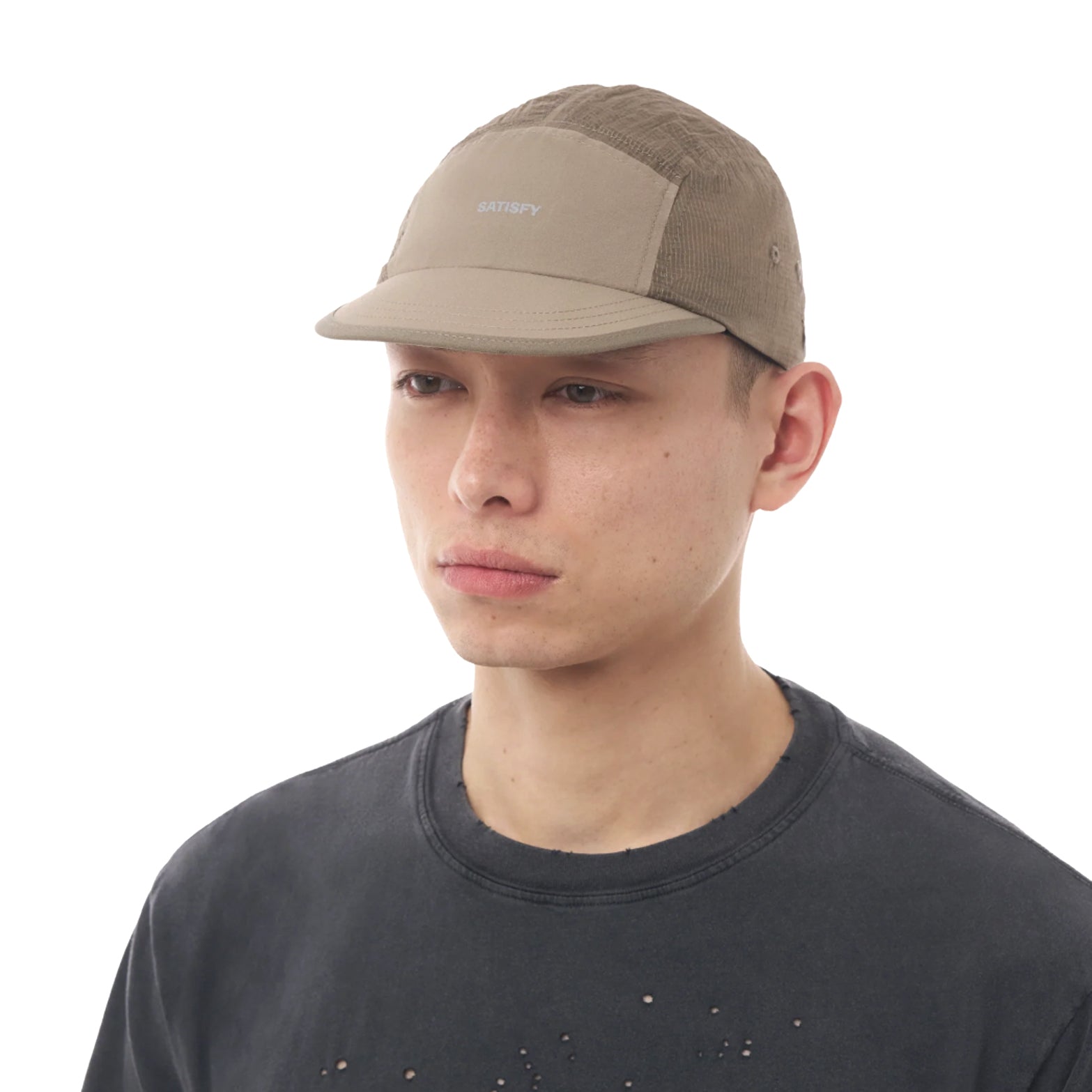 Satisfy Rippy Trail Cap Falcon front view on trail runner showing PeaceShell front panel with short sweat-resistant brim and stealth-reflective SATISFY logo for trail running and mountain adventures