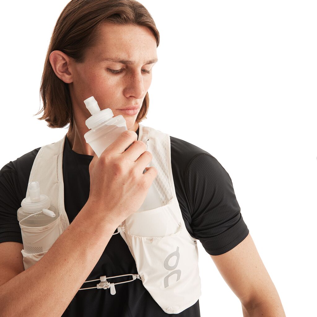 On Ultra Vest 5L Undyed-White - Achilles Heel