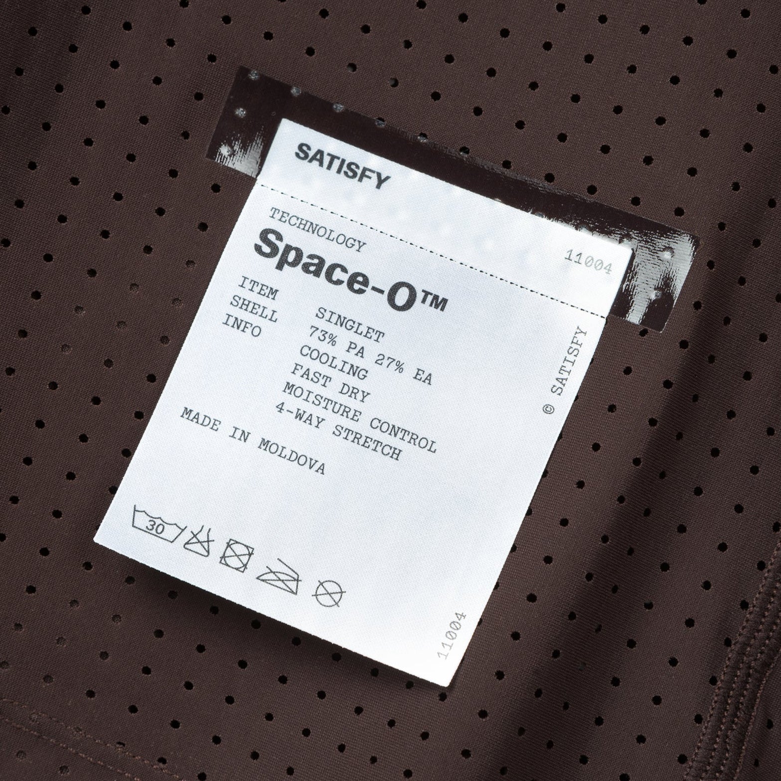 Satisfy Space-O™ Singlet in Deep Mahogany — closeup showing fully detachable exterior care label on Space-O™ perforated micro jersey fabric
