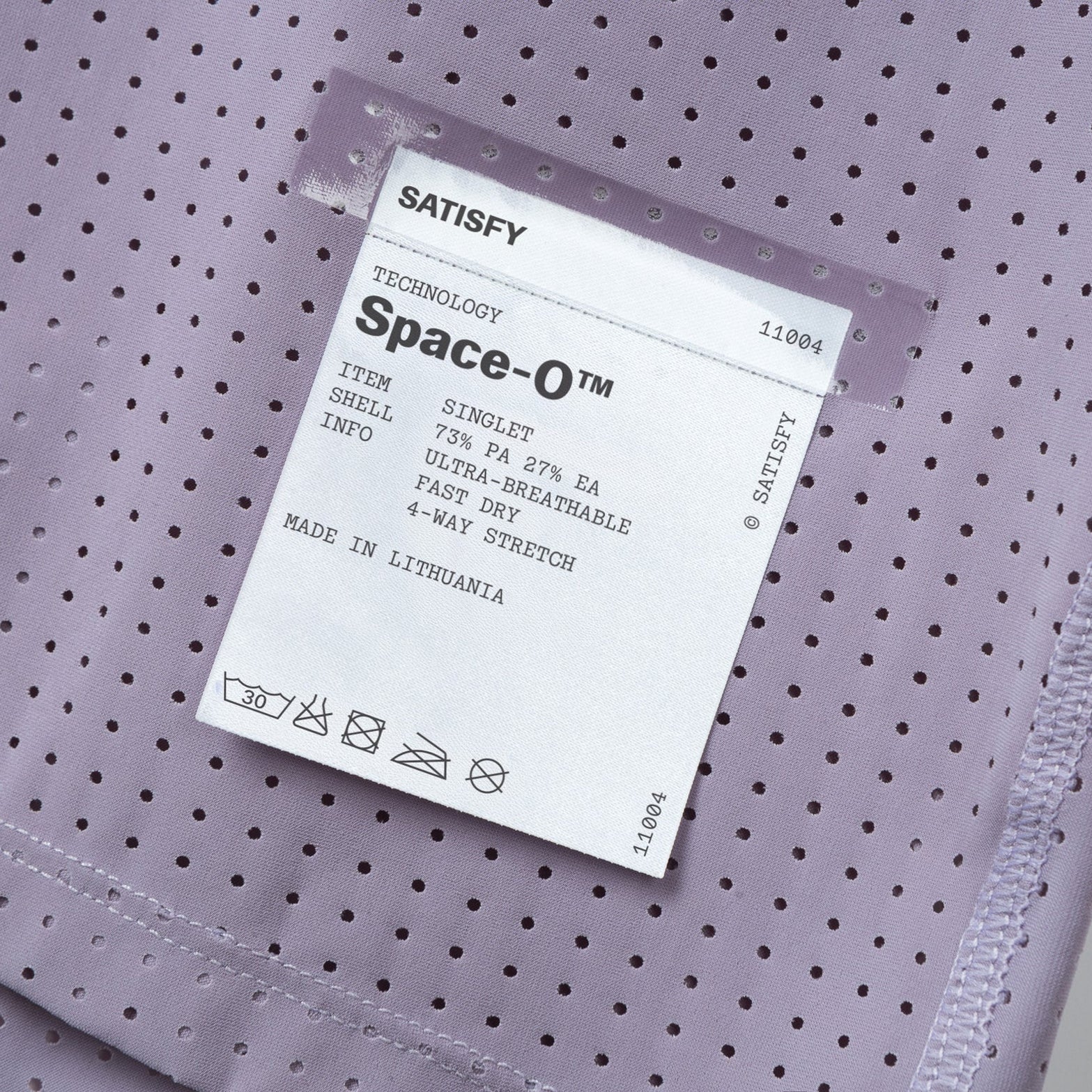 Satisfy Space-O™ Singlet in Dusk — closeup showing fully detachable exterior care label on Space-O™ perforated micro jersey fabric