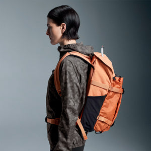 On Speed Pack 24L Elite Desert Glow - achilles heel