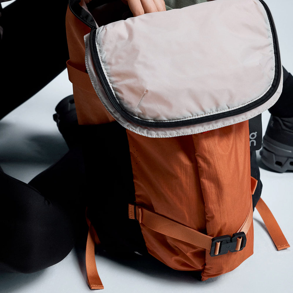 On Speed Pack 24L Elite Desert Glow - achilles heel