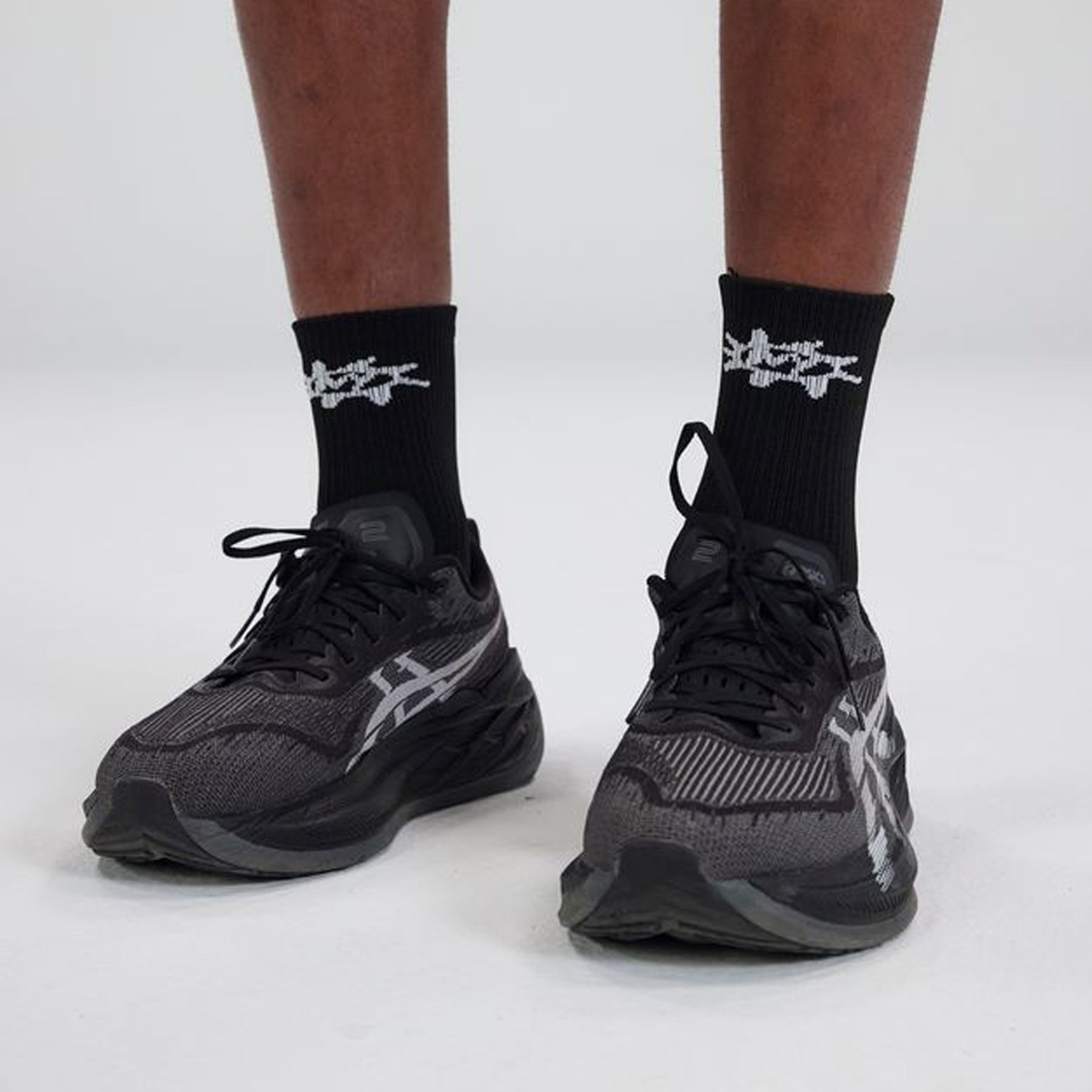 Cushion Run "Sunburst" 2 Pack Quarter Socks Black / White - Achilles Heel