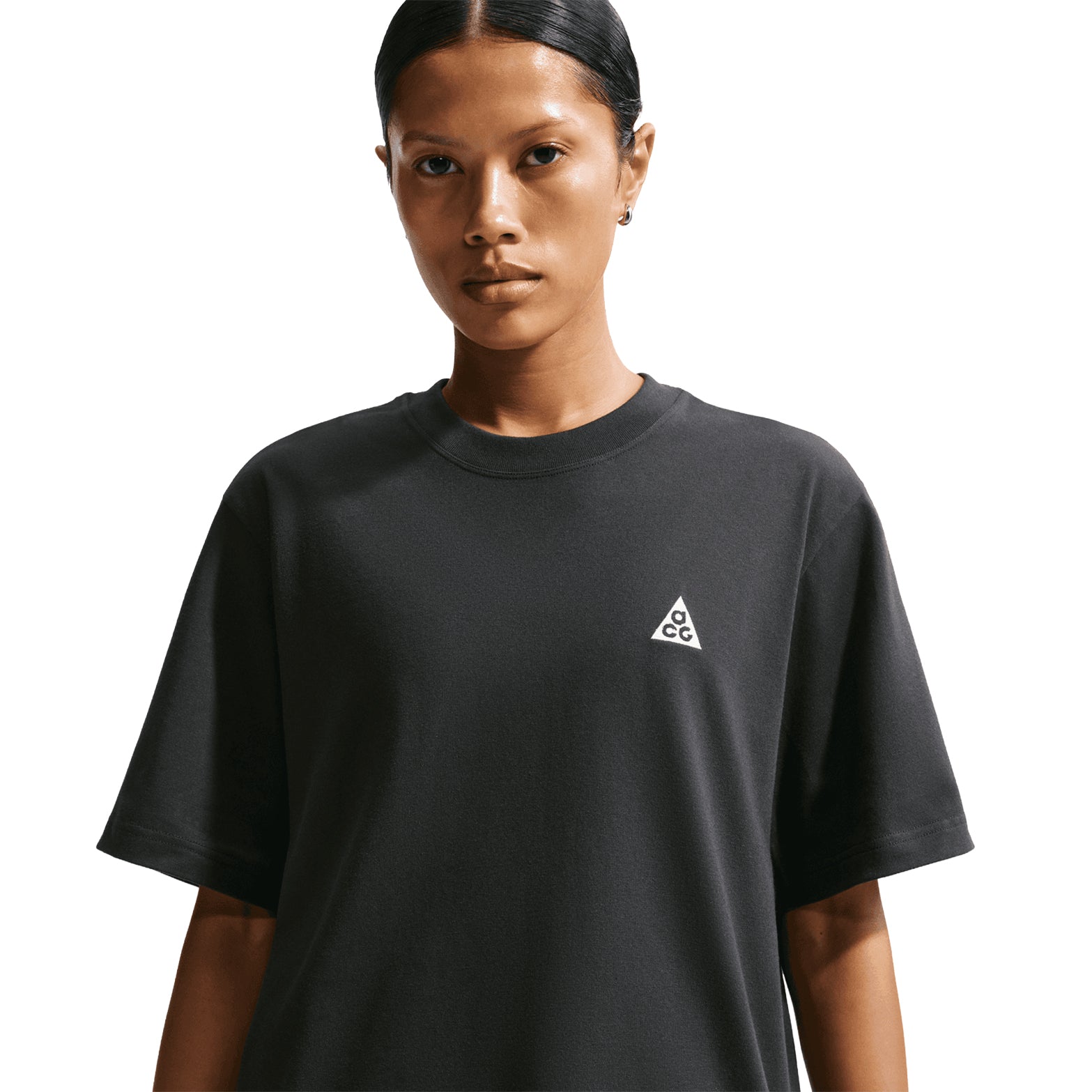 Loose-fit sustainable outdoor tee with sweat-wicking technology, made from recycled polyester and organic cotton. Free UK delivery over £80!