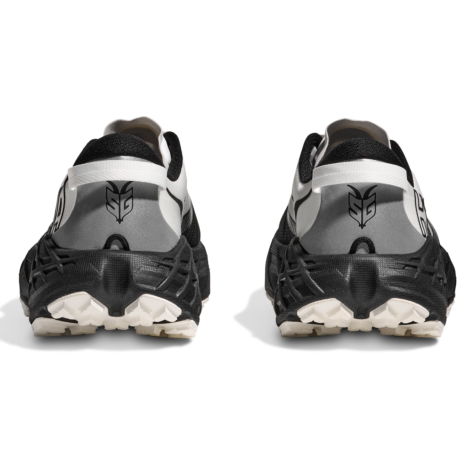 Women's Speedgoat 7 Wide Fit Trail Running Shoes Black White heel view with refined collar and gaiter integration