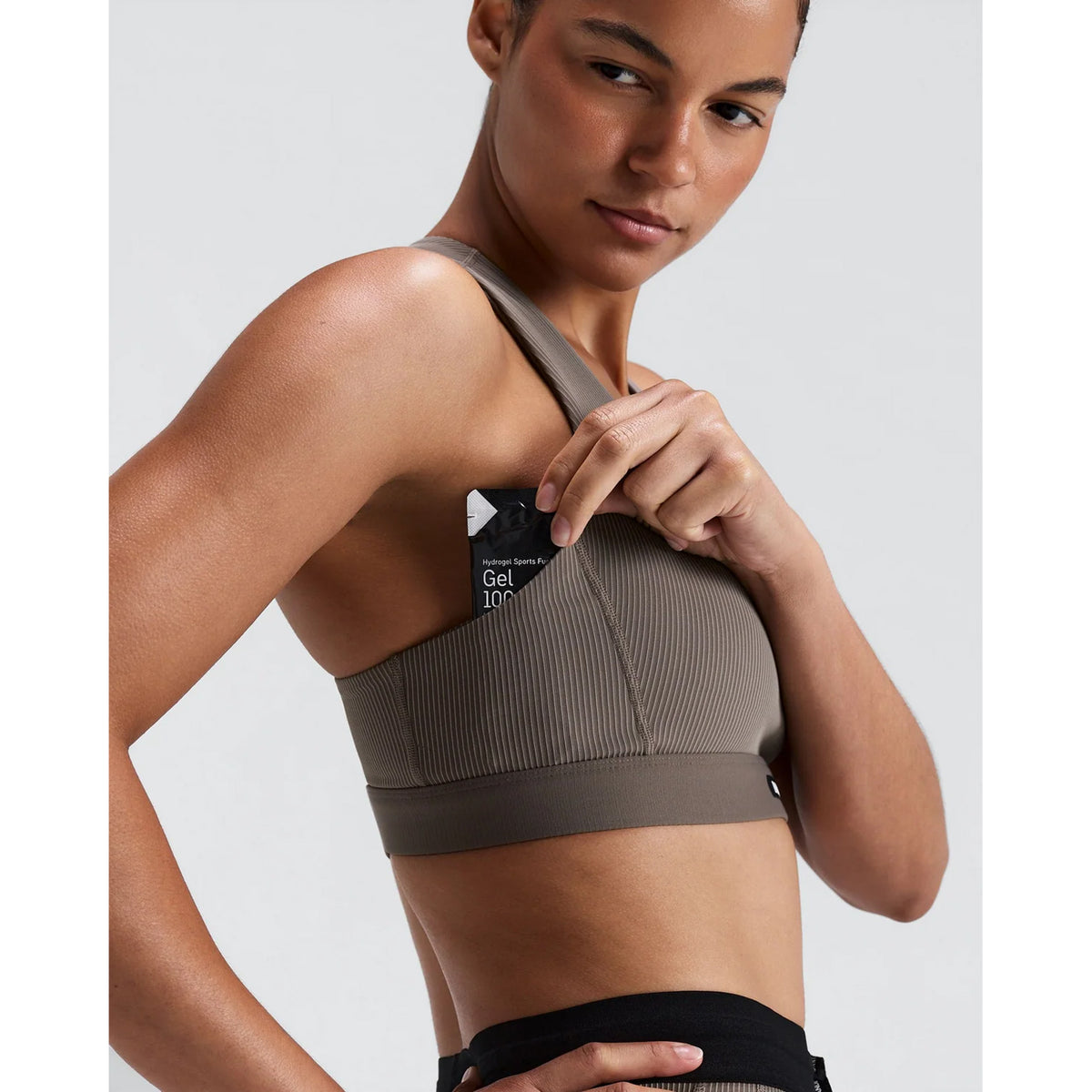 Women's Striped Cadence Scoop Neck T-Back Run Bra - Concrete Taupe / Cocoa