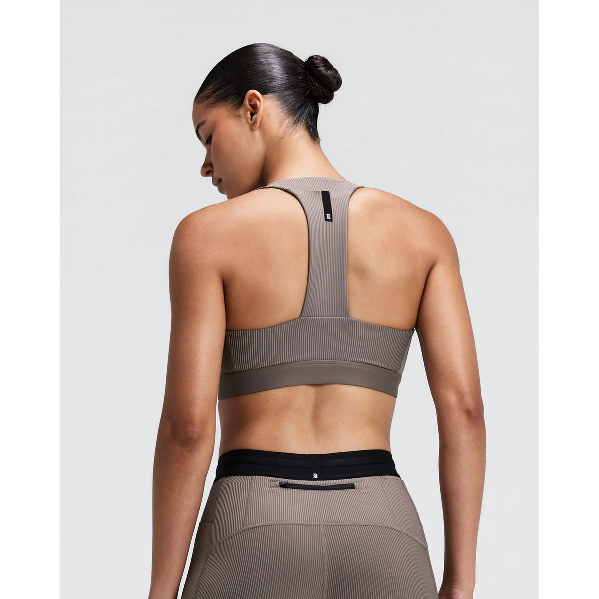 Women's Striped Cadence Scoop Neck T-Back Run Bra - Concrete Taupe / Cocoa