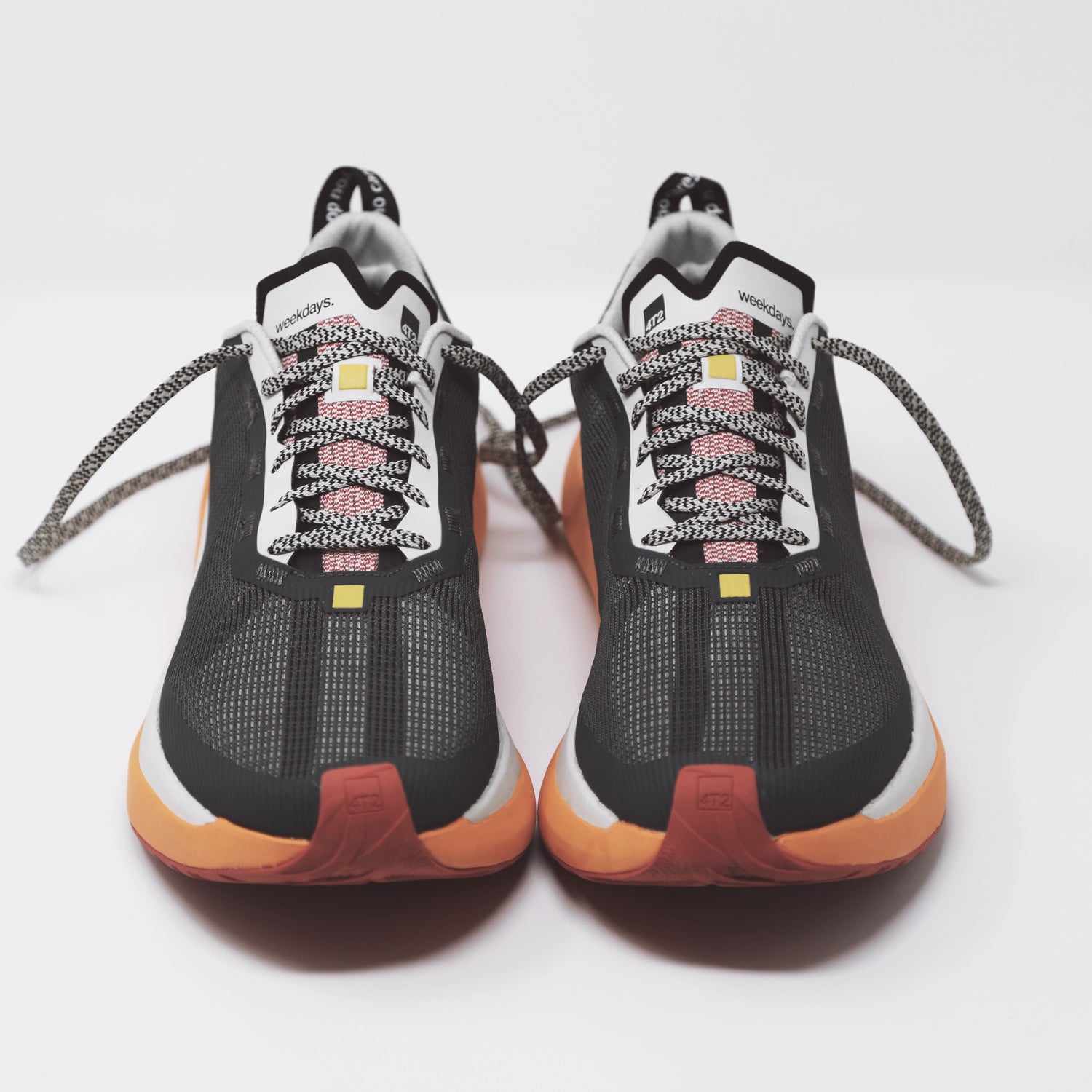 4T2 Weekdays Running Shoes Anthracite / Mid Grey - Achilles Heel