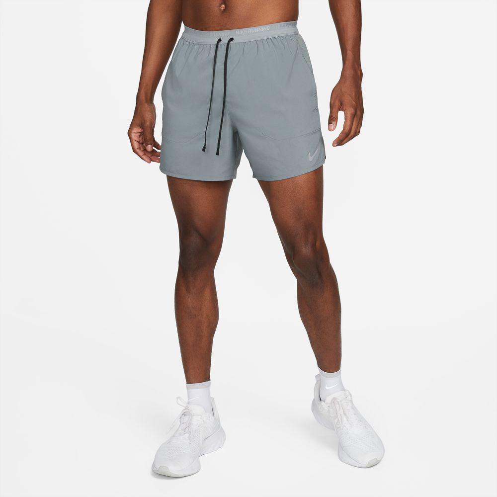 Nike Men's Dri-FIT Stride 5 Inch Shorts Smoke Grey / Reflective Silver - achilles heel
