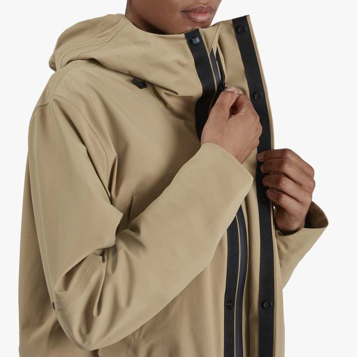 On Women's Parka Chai - achilles heel