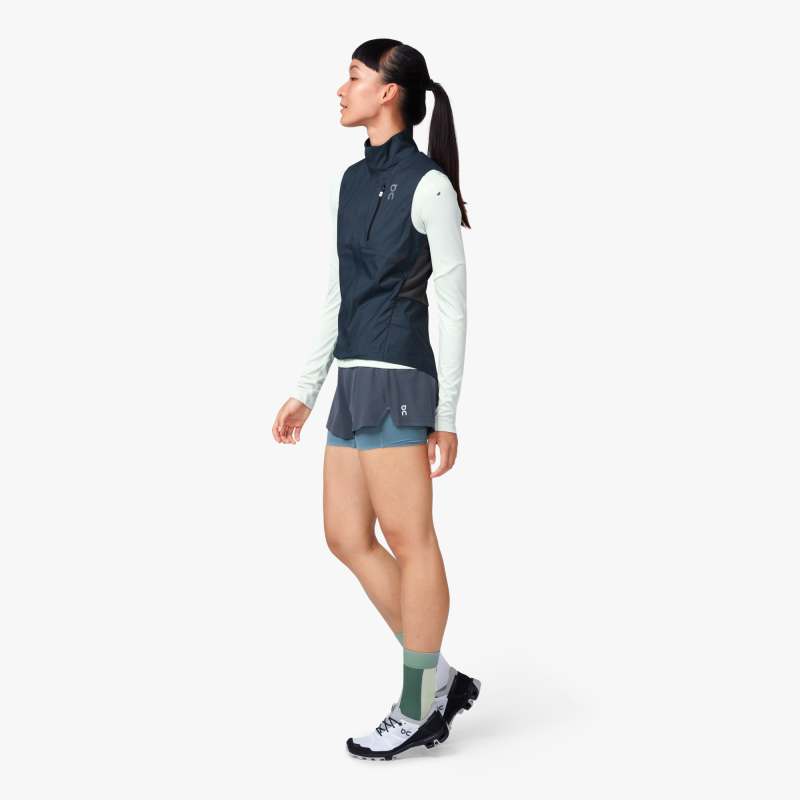 On Women's Weather Vest Navy / Shadow - achilles heel