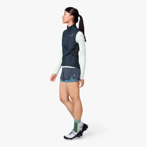 On Women's Weather Vest Navy / Shadow - achilles heel